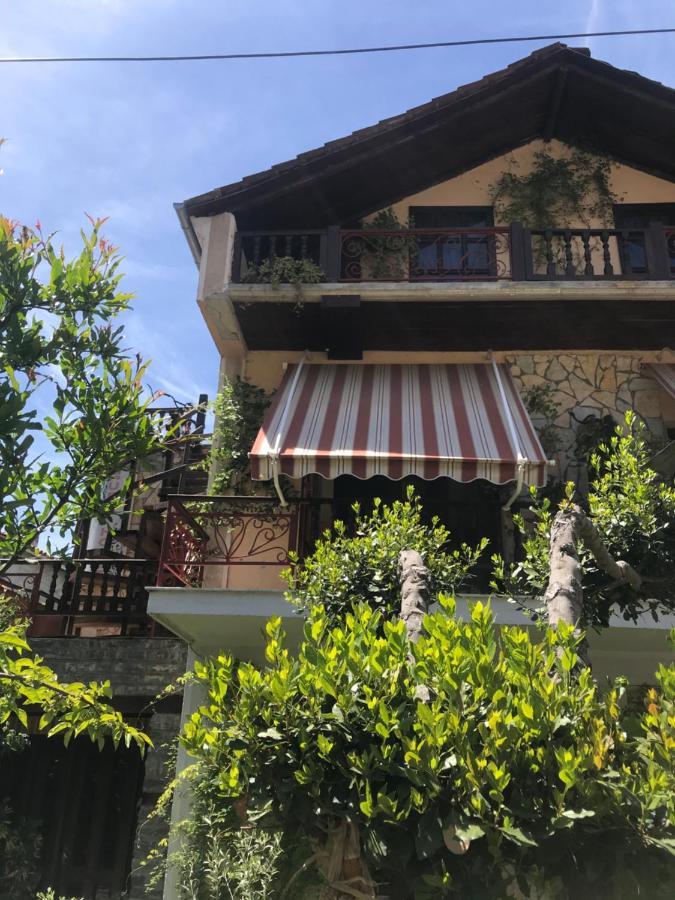 Guest House Lini Exterior foto