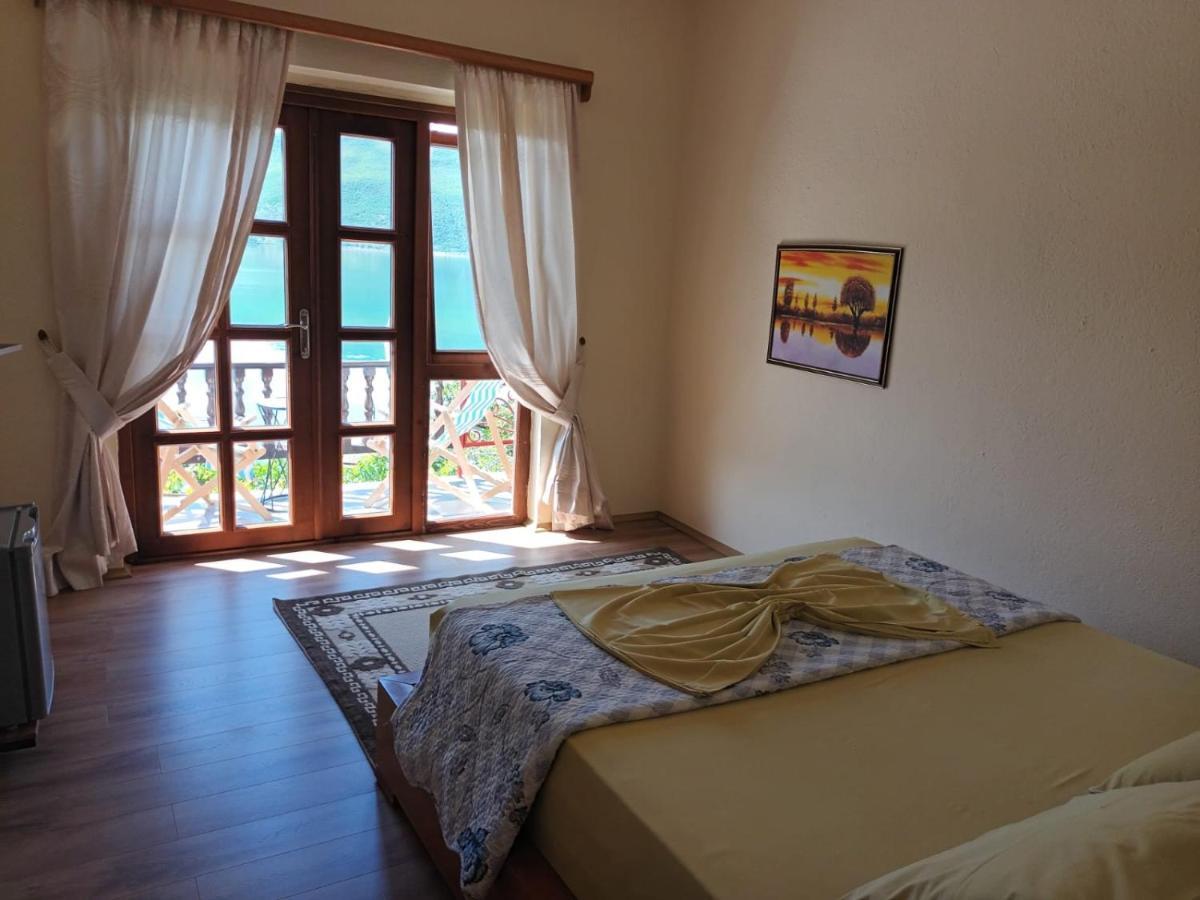 Guest House Lini Exterior foto