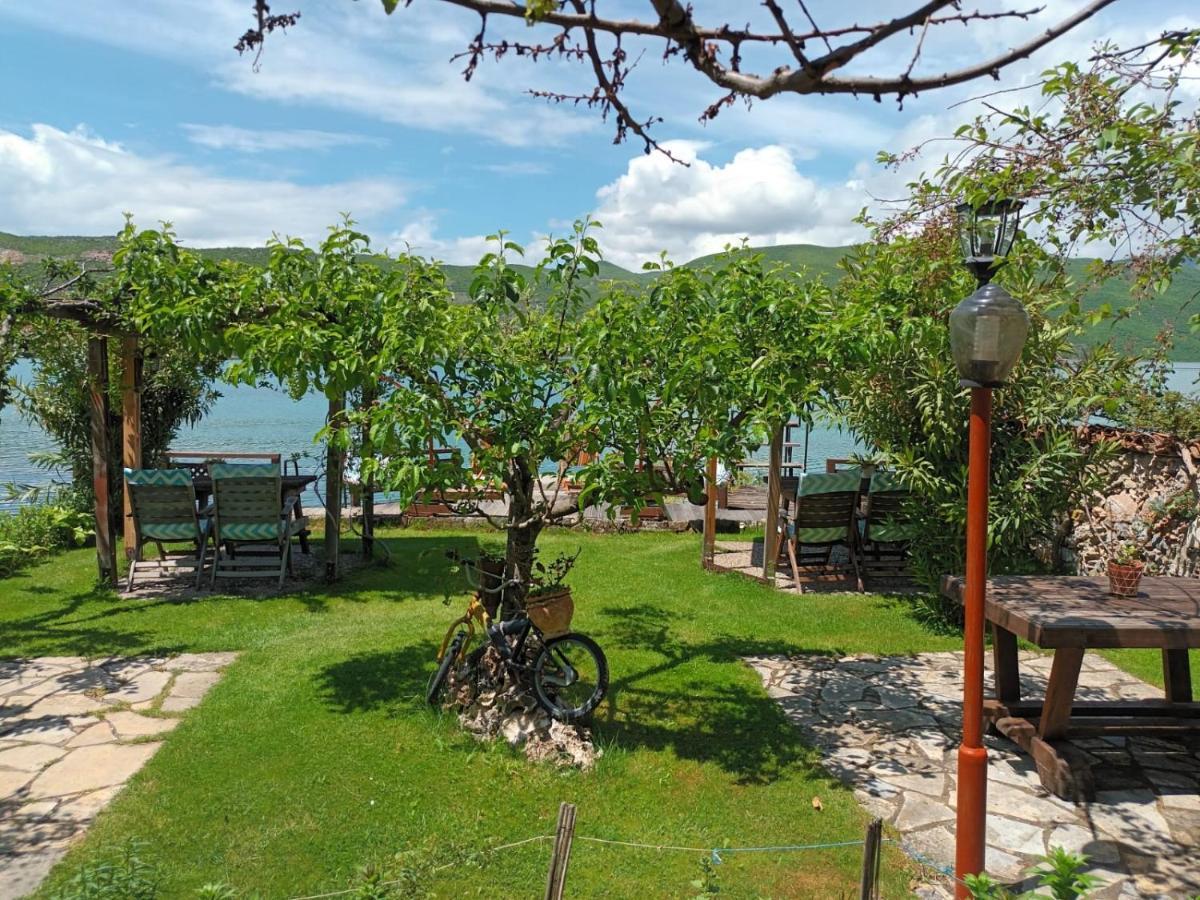 Guest House Lini Exterior foto