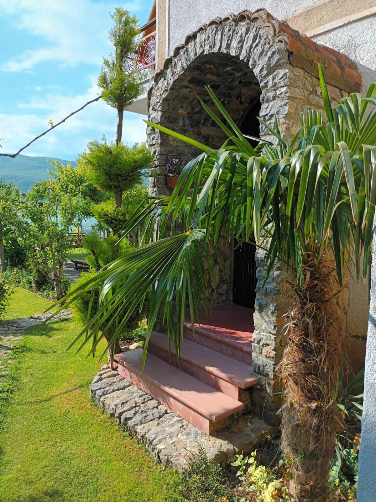 Guest House Lini Exterior foto